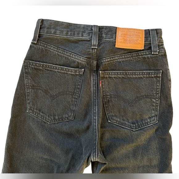 Levi’s 724 Highrise Slim Straight Women’s Jeans - Picture 7 of 9